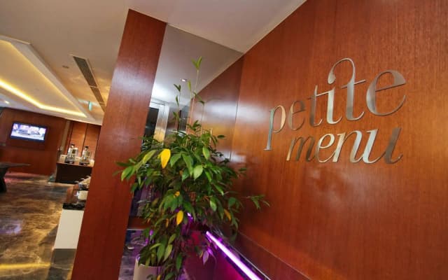 Aqueen Hotel Paya Lebar - photo 5