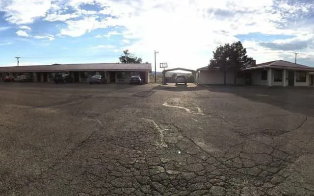 Regal Motel in Las Vegas, New Mexico - photo 5