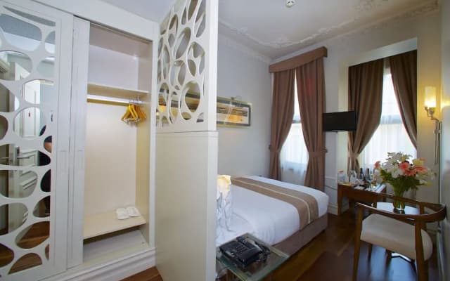 Taxim Lounge Hotel - photo 1