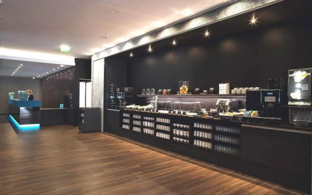 Motel One Manchester Piccadilly - photo 2