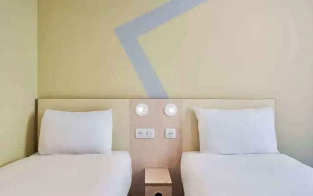 ibis budget Saint Maurice Hotel - photo 4
