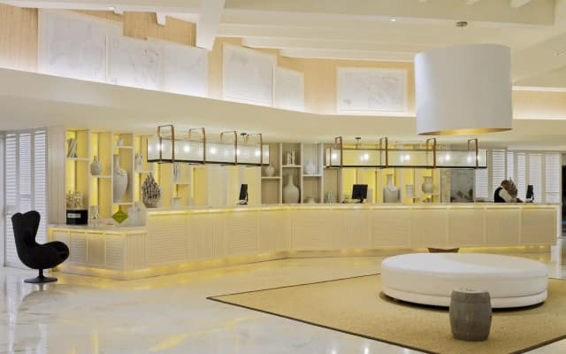 H10 Conquistador Hotel - photo 2