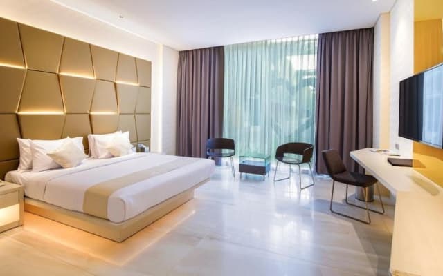 FM7 Resort Hotel - photo 6