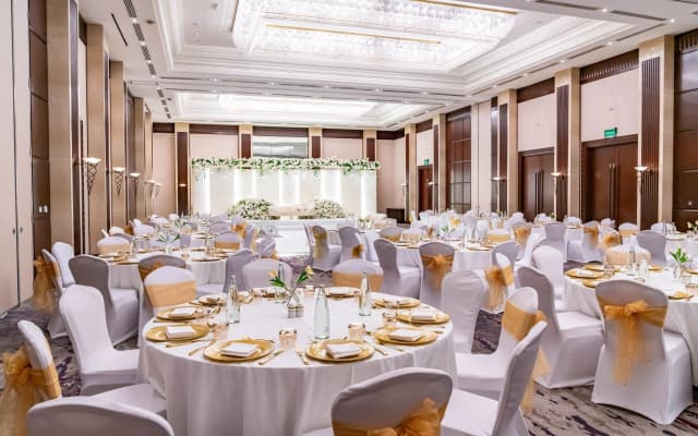 Beach Rotana Hotel - photo 3