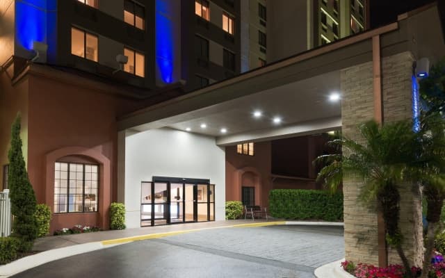 Holiday Inn Express & Suites Nearest Universal Orlando by IHG - photo 5