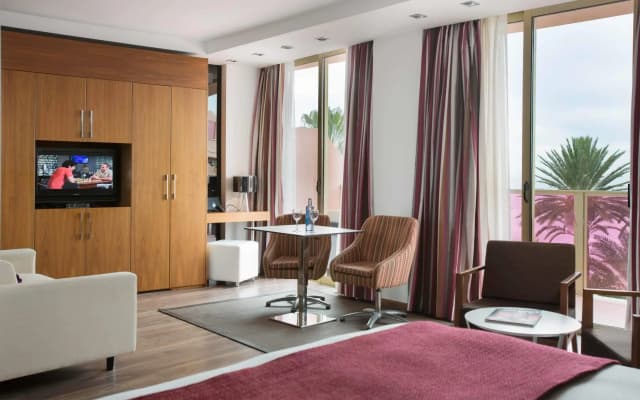 Sir Anthony Hotel - photo 4