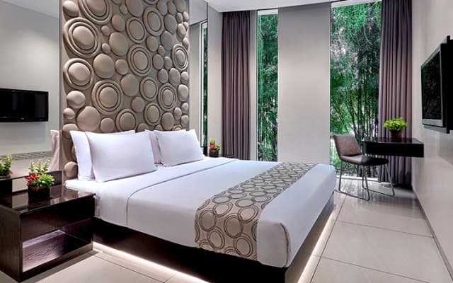 FM7 Resort Hotel - photo 2