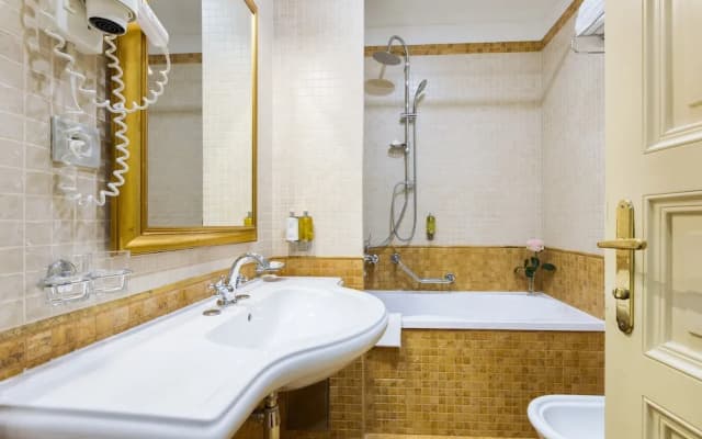 Hotel Caruso Old Town Prague - photo 6