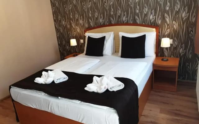Six Inn Hotel - photo 1