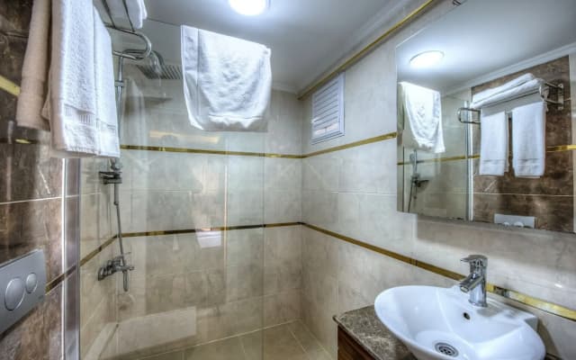 Madi Otel Izmir - photo 4