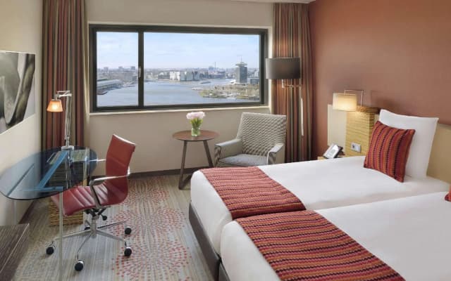 Mövenpick Hotel Amsterdam City Centre - photo 1