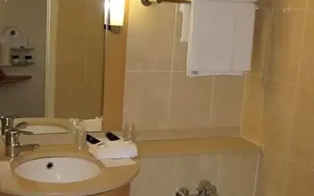 Central Hotel - photo 4