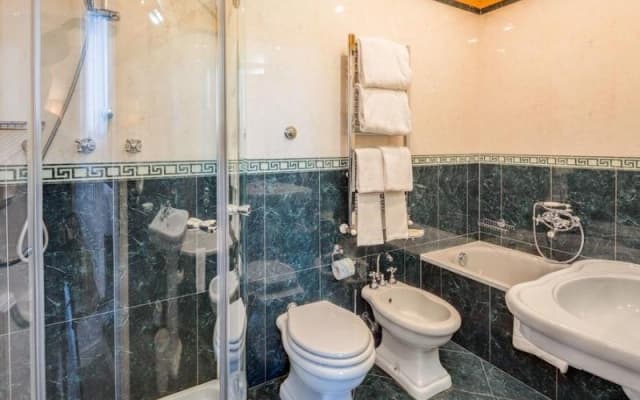 Roma Hotel - photo 1