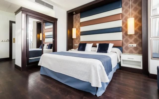 Gran Versalles Hotel - photo 1