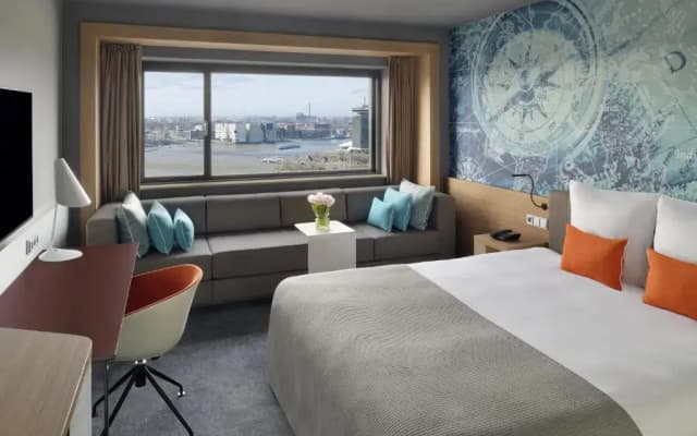 Mövenpick Hotel Amsterdam City Centre - photo 1