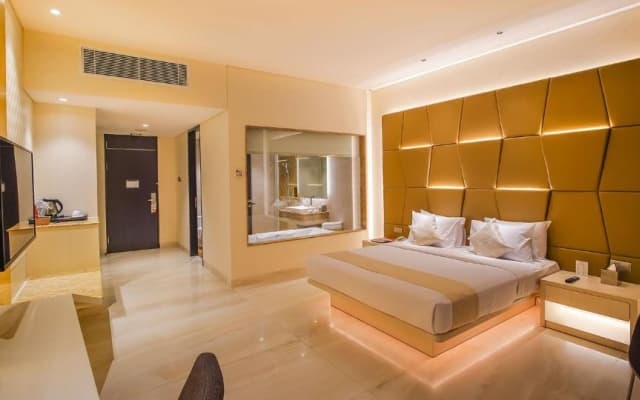 FM7 Resort Hotel - photo 7