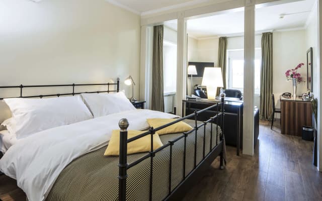 Central Plaza Hotel - photo 5