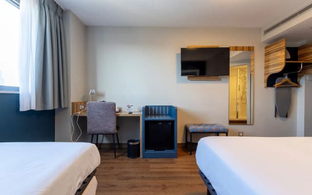 Travelodge Barcelona Poblenou - photo 9