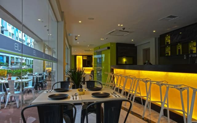 J8 Hotel - photo 5