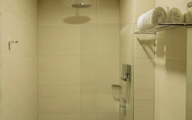 J8 Hotel - photo 7