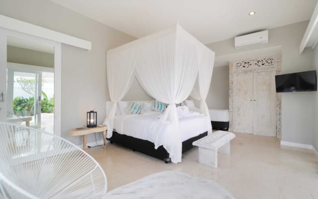 Romantic Jungle Villa, 1 BR, Ubud With Staff - photo 2