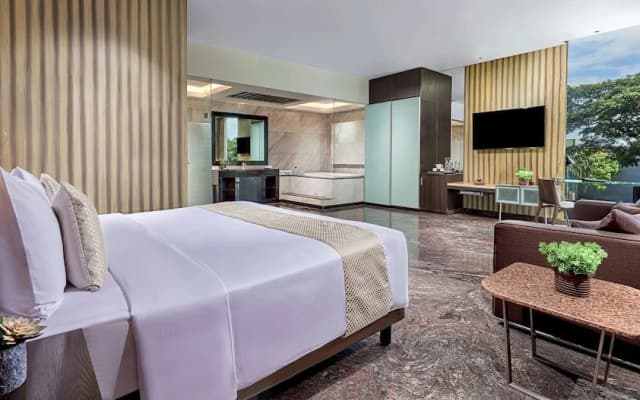 FM7 Resort Hotel - photo 5