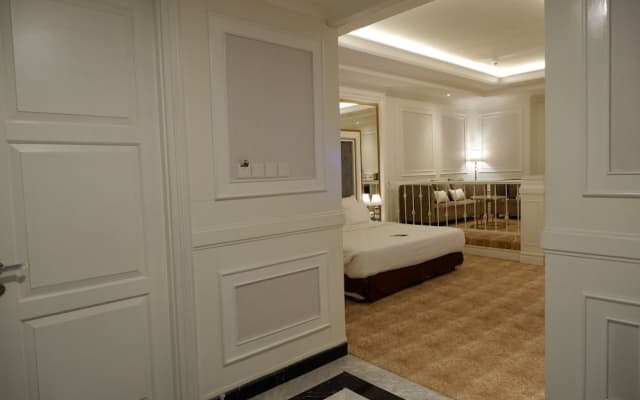 The Grantage Hotel & Sky Lounge - photo 8