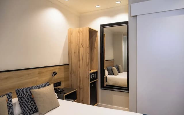 Hotel Adonis Capital - photo 4