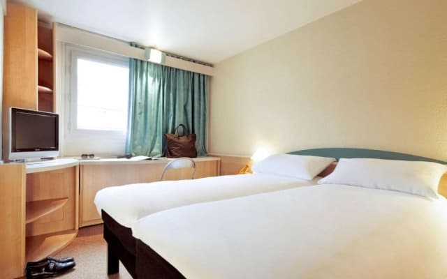 Ibis Hotel Alicante - photo 2
