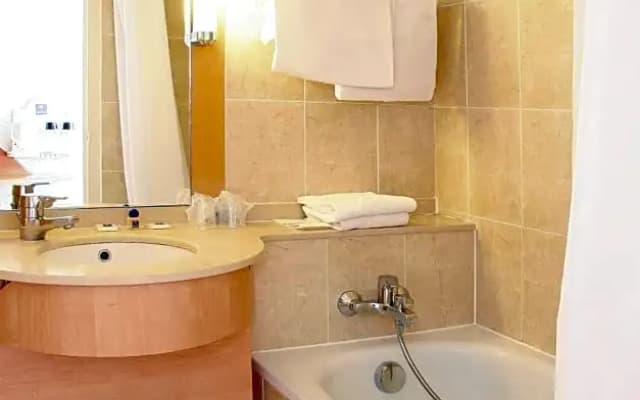 Central Hotel - photo 3