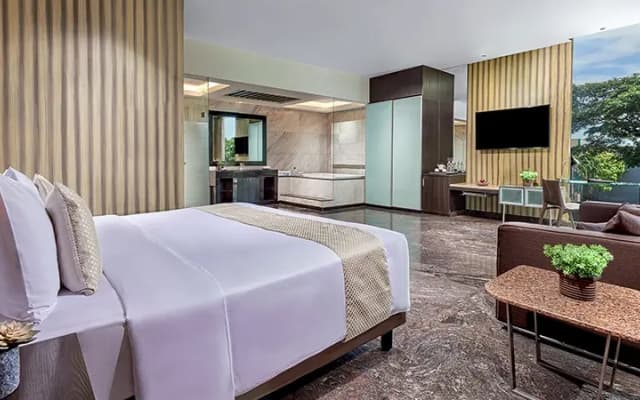 FM7 Resort Hotel - photo 2