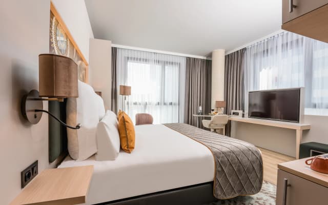 Leonardo Royal Hotel Barcelona Fira - photo 5