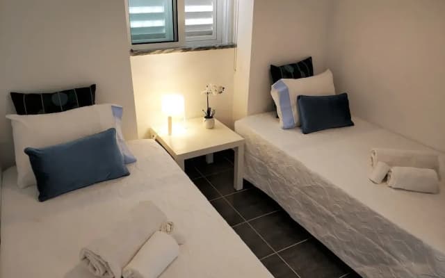 Sleep & Go Faro Airport Guest House - photo 2