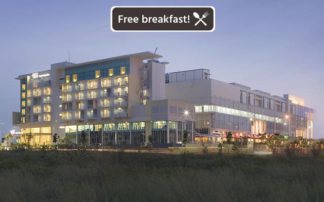 Hotel Santika BSD City Serpong - photo 4