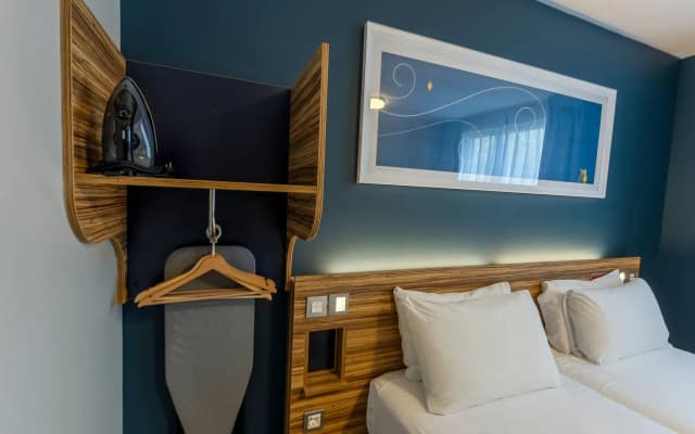 Travelodge Barcelona Poblenou - photo 2