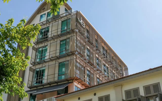 J8 Hotel - photo 1