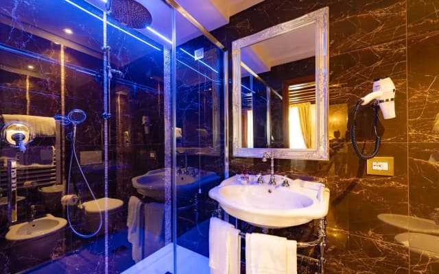 Hotel Scandinavia - photo 4