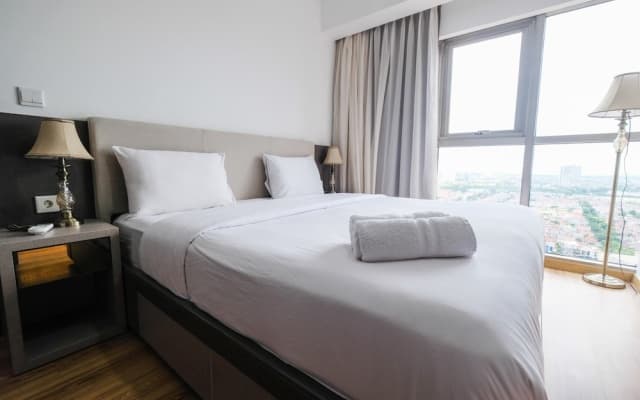 1BR Midtown Signature Apartment with Sofa Bed - photo 2