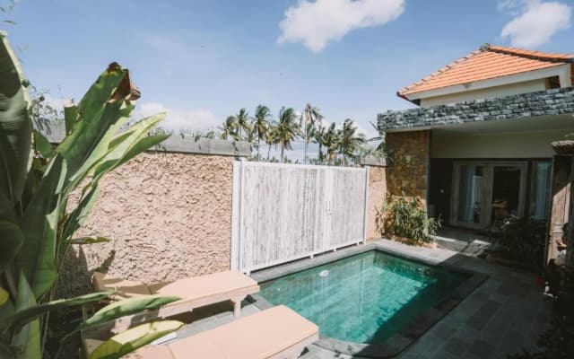 Sujiwa Ubud Hotel & Villa - photo 4