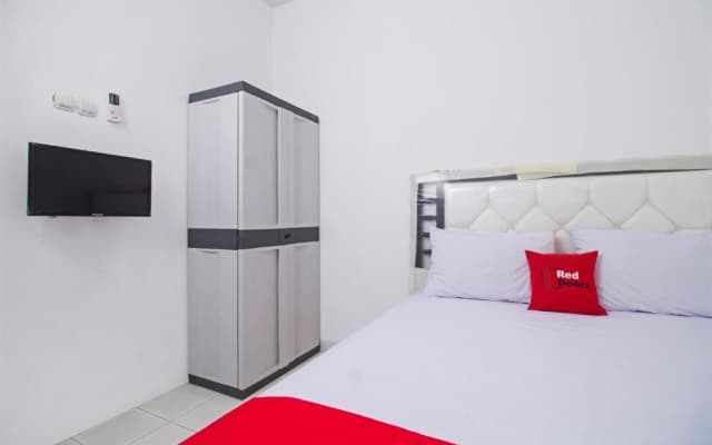 RedDoorz near STAN - photo 4