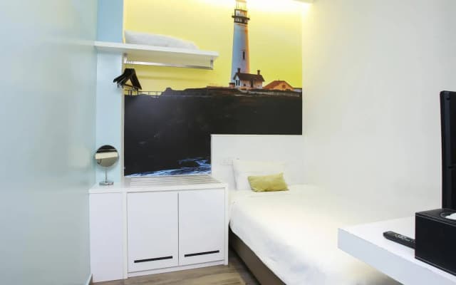 J8 Hotel - photo 5