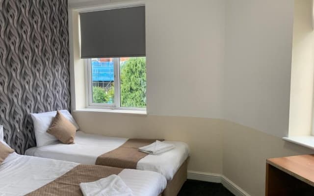Imperial Salford Hotel - photo 3