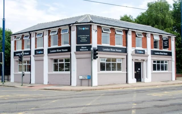 Imperial Salford Hotel - photo 1