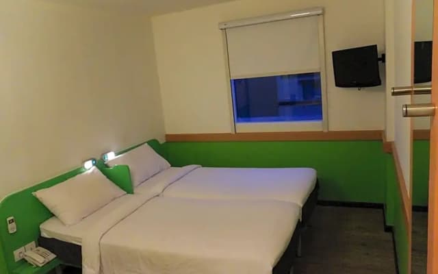 Hotel ibis budget Jakarta Airport - photo 9