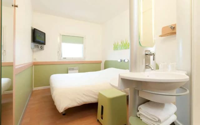 Hotel ibis budget Jakarta Airport - photo 1