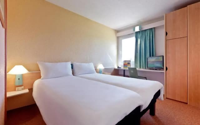 Ibis Hotel Alicante - photo 4