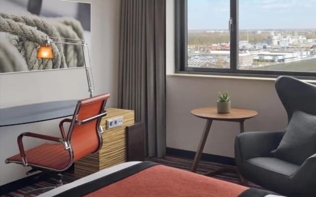 Mövenpick Hotel Amsterdam City Centre - photo 2