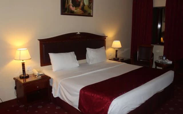 Mount Royal Hotel - photo 2