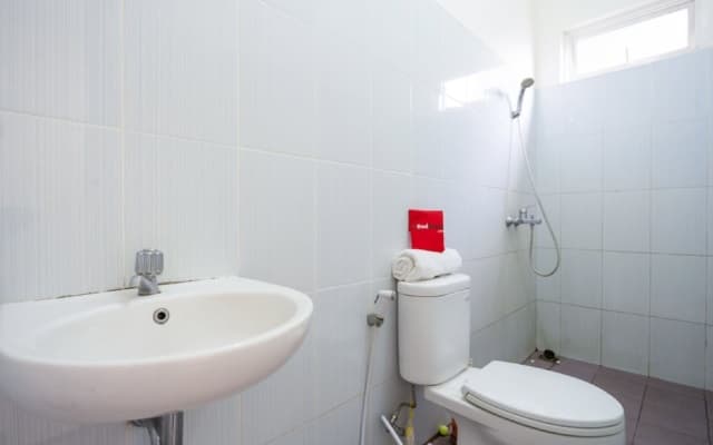RedDoorz Plus near Siloam Karawaci - photo 1