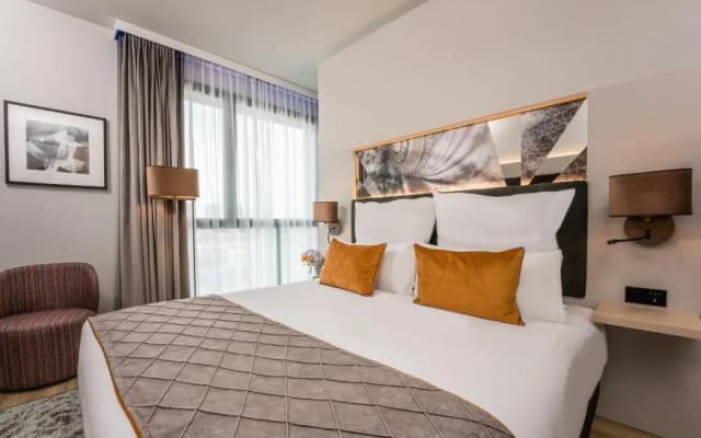 Leonardo Royal Hotel Barcelona Fira - photo 2
